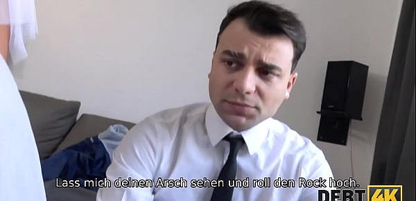 DEBT4k. Schuldeneintreiber fickt die Braut im weißen Kleid und in Strümpfen